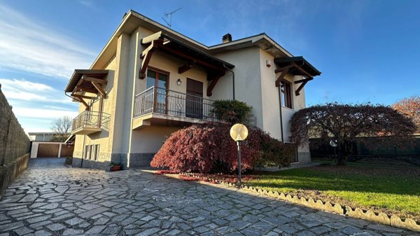 casa indipendente in vendita a Vigevano