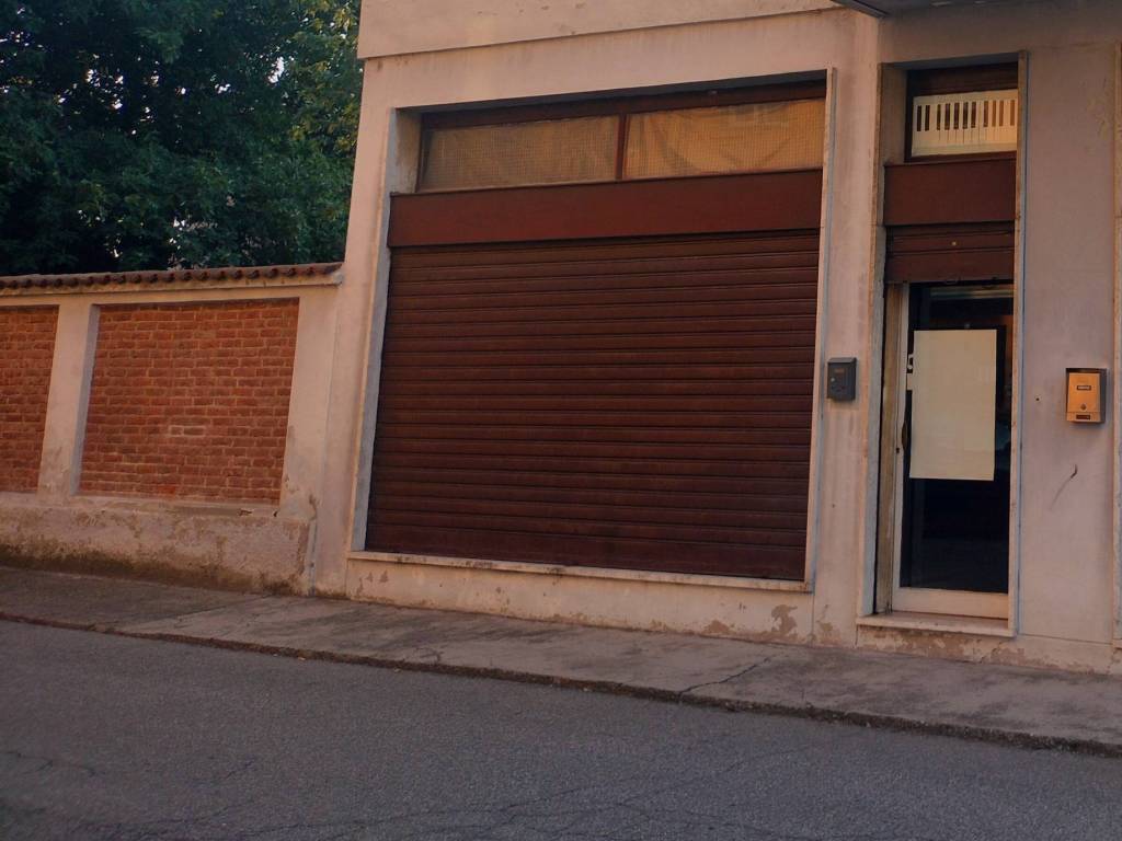 negozio in vendita a Vigevano