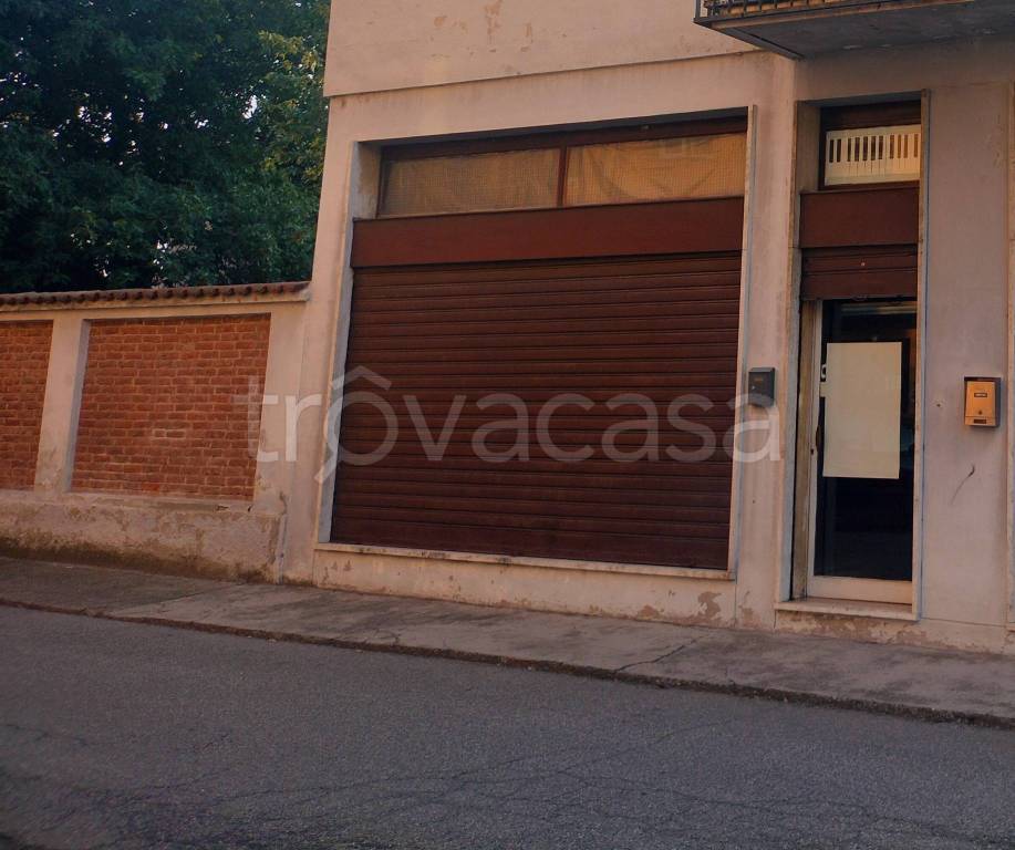 negozio in vendita a Vigevano