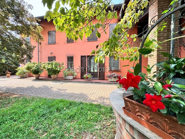 casa indipendente in vendita a Vigevano