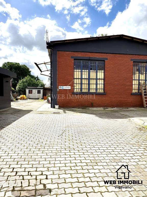 locale commerciale in vendita a Vigevano