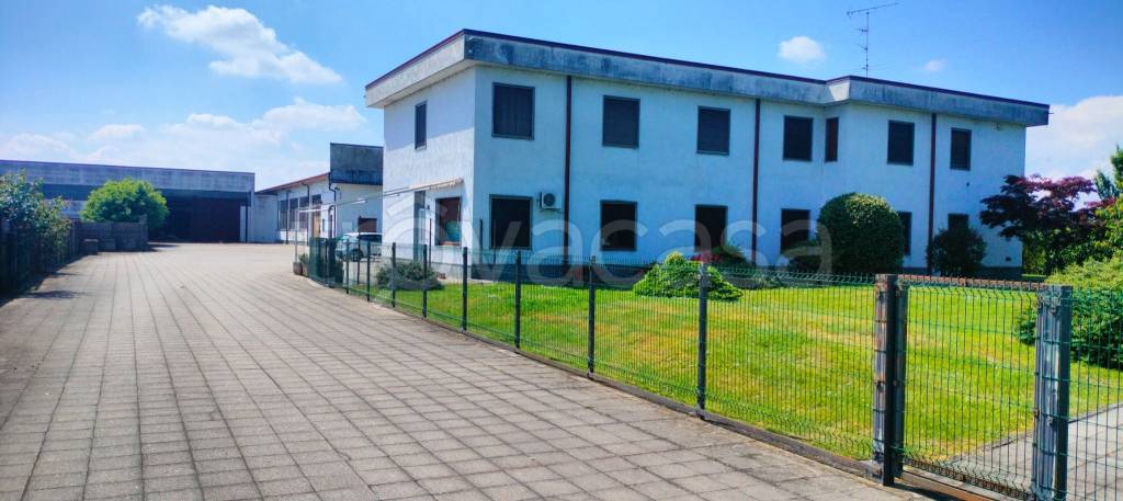 capannone in vendita a Vigevano