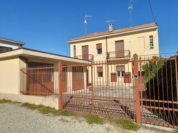 casa indipendente in vendita a Vigevano