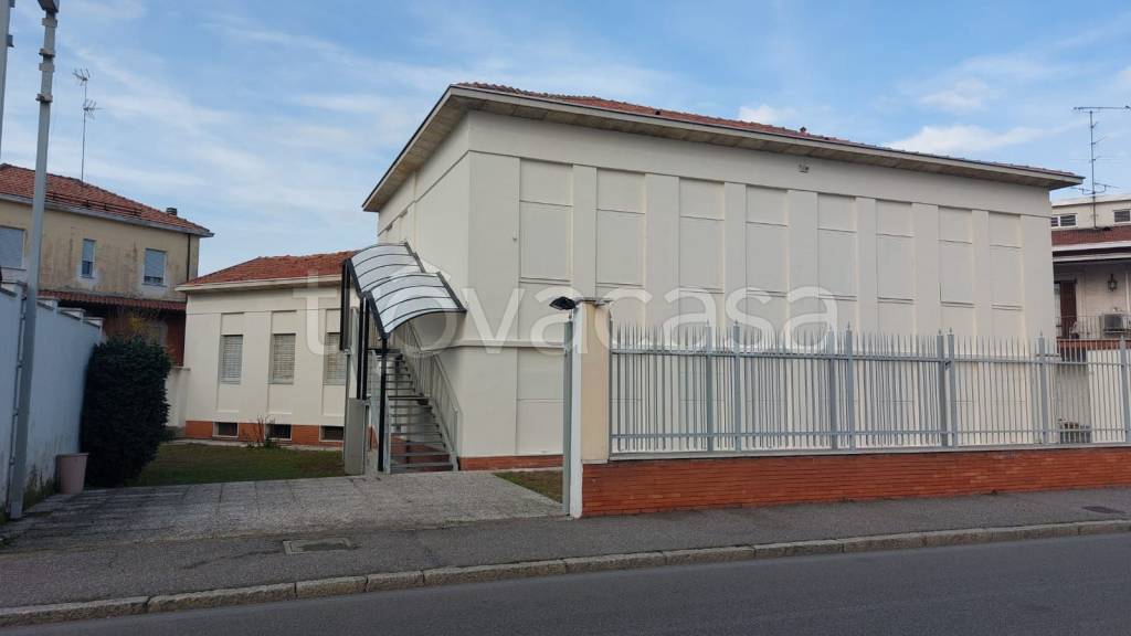 negozio in vendita a Vigevano