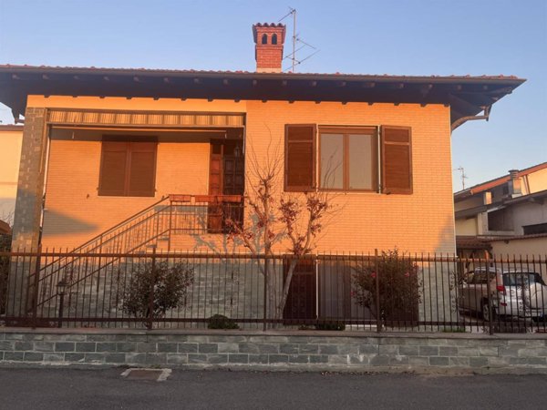 casa indipendente in vendita a Vigevano
