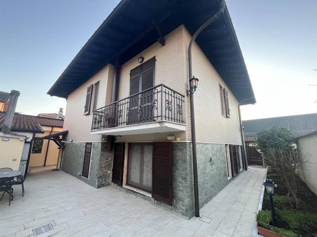 casa indipendente in vendita a Vigevano