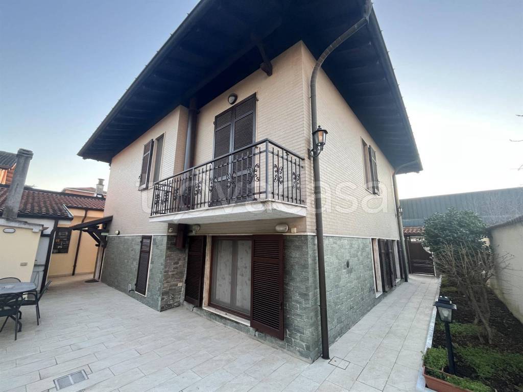 casa indipendente in vendita a Vigevano