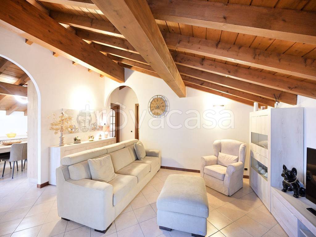 casa indipendente in vendita a Vigevano