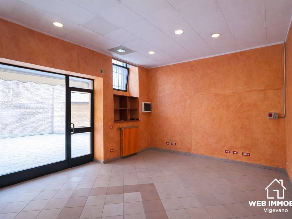 negozio in vendita a Vigevano