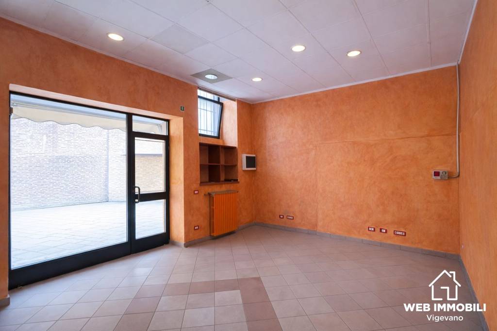 negozio in vendita a Vigevano