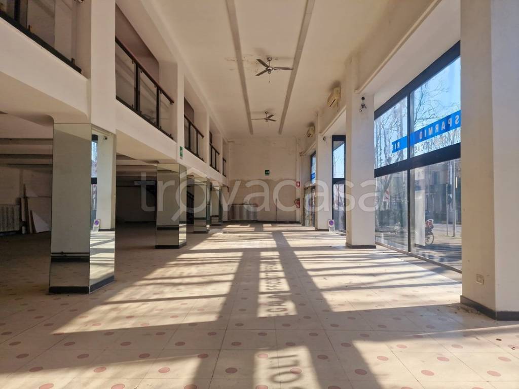 negozio in vendita a Vigevano