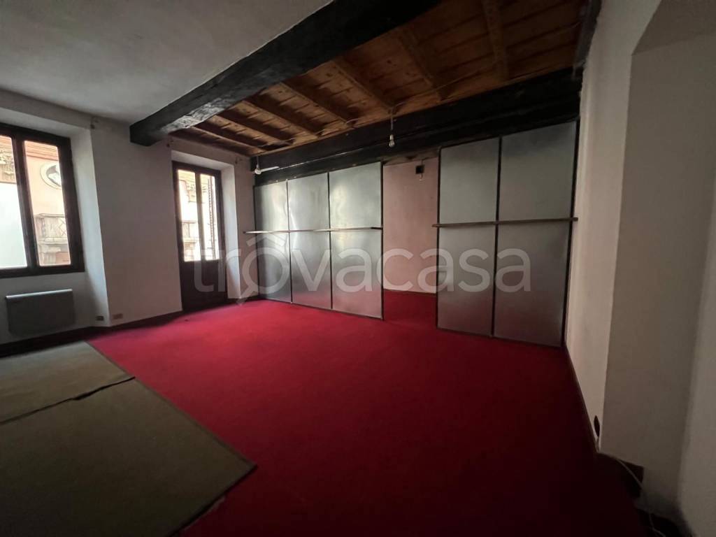 negozio in vendita a Vigevano