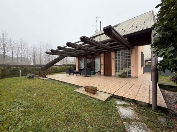 casa indipendente in vendita a Vigevano