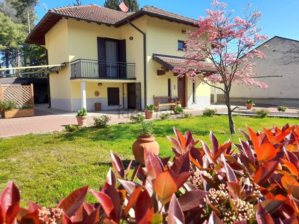 casa indipendente in vendita a Vigevano