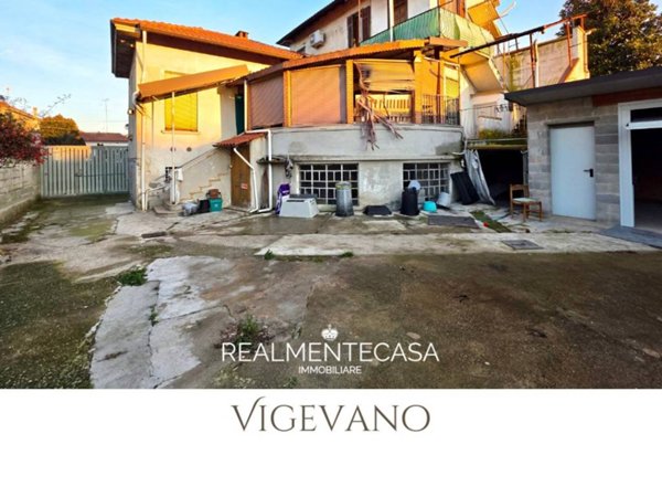 casa indipendente in vendita a Vigevano