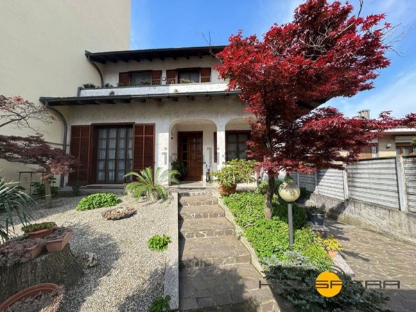 casa indipendente in vendita a Vigevano