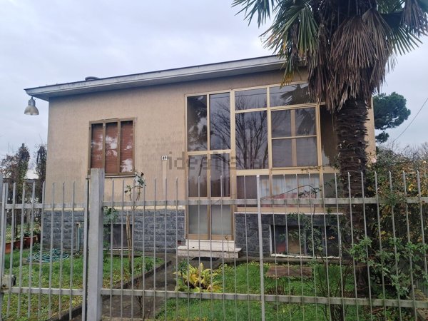 casa indipendente in vendita a Vigevano