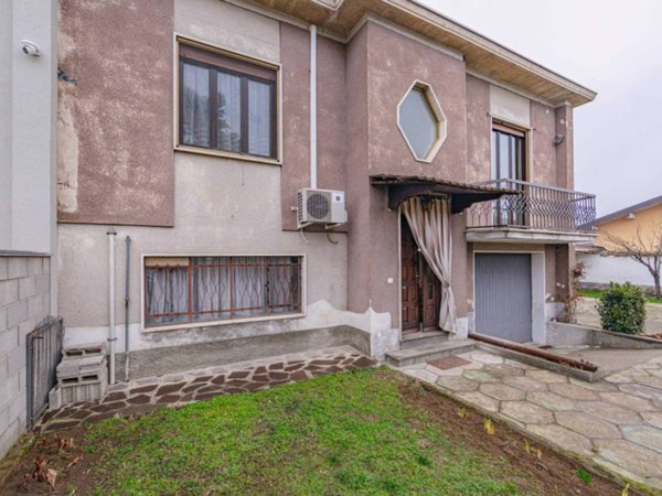 casa indipendente in vendita a Vigevano
