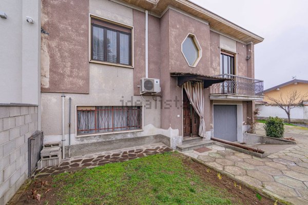 casa indipendente in vendita a Vigevano