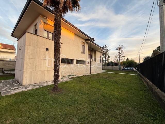 casa indipendente in vendita a Vigevano