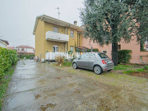 casa indipendente in vendita a Vigevano