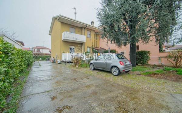 casa indipendente in vendita a Vigevano