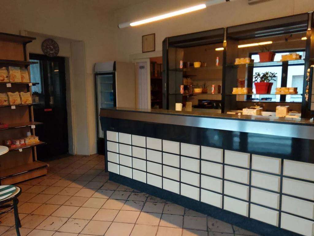 negozio in vendita a Vigevano