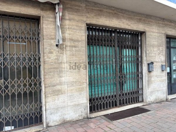 negozio in vendita a Vigevano
