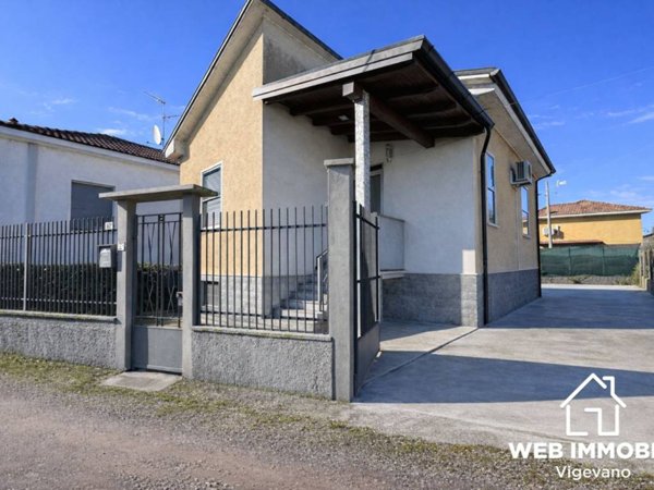casa indipendente in vendita a Vigevano