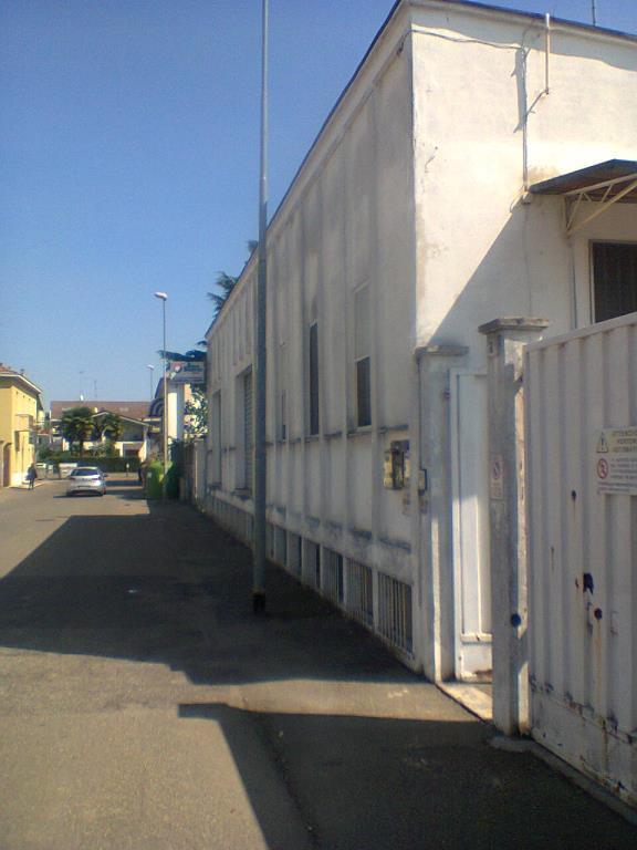 locale commerciale in vendita a Vigevano