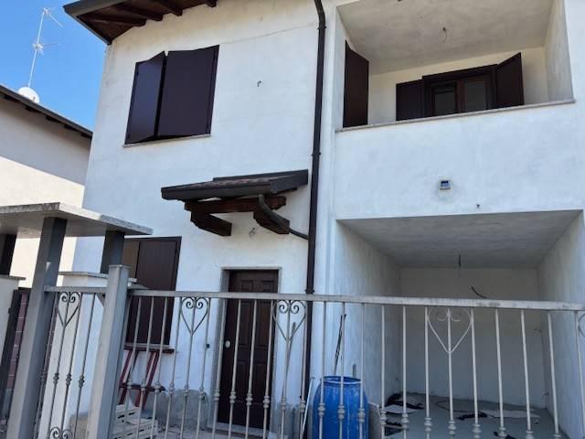 casa indipendente in vendita a Vigevano