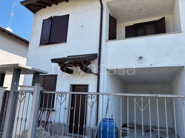 casa indipendente in vendita a Vigevano