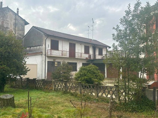 casa indipendente in vendita a Vigevano