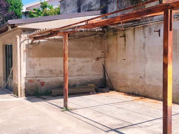 locale commerciale in vendita a Vigevano