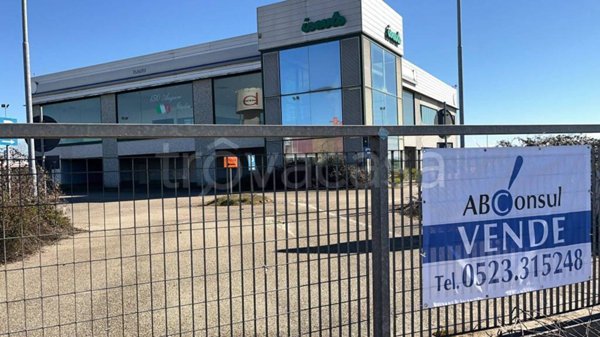 capannone in vendita a Vigevano