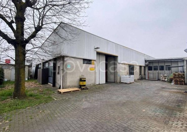 capannone in vendita a Vigevano