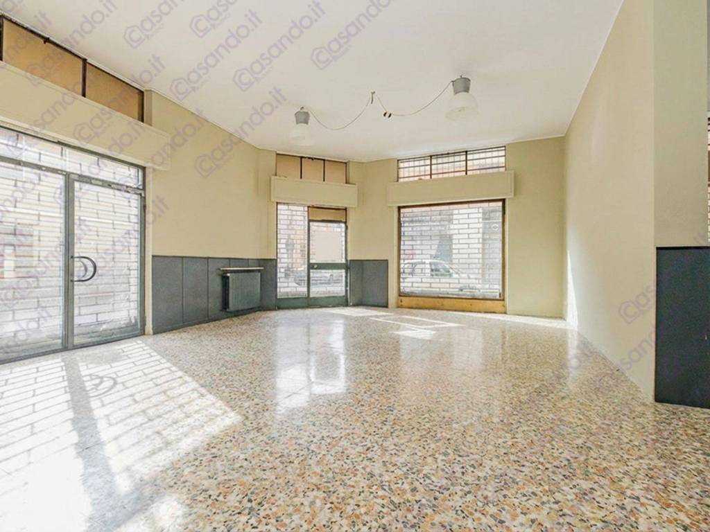 negozio in vendita a Vigevano