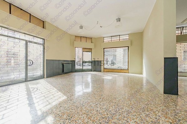 locale commerciale in vendita a Vigevano