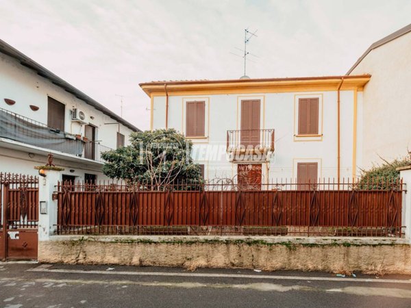 casa indipendente in vendita a Vigevano
