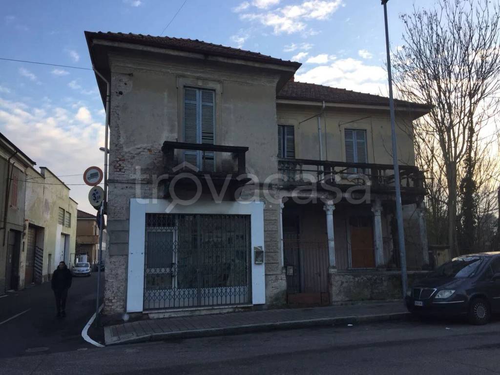 casa indipendente in vendita a Vigevano