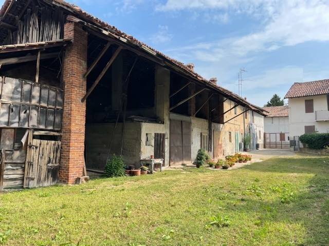 casa indipendente in vendita a Vigevano in zona Sforzesca