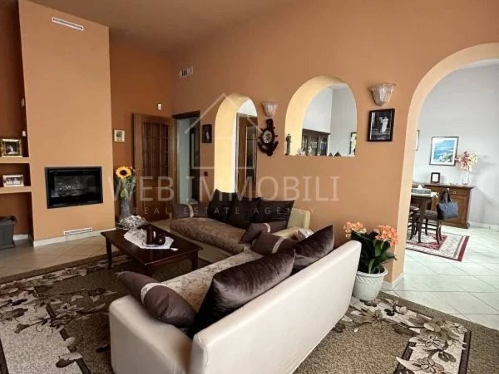 casa indipendente in vendita a Vigevano