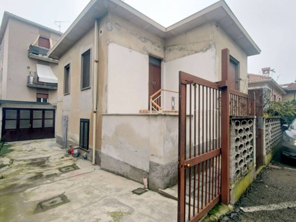 casa indipendente in vendita a Vigevano
