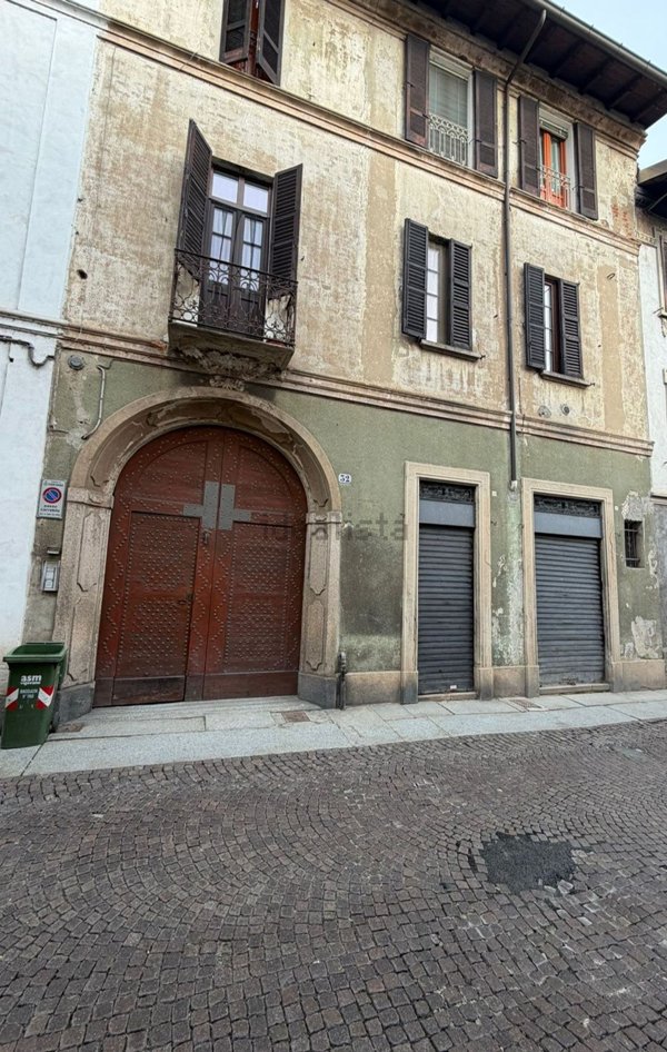 negozio in vendita a Vigevano