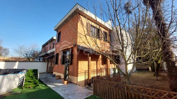 casa indipendente in vendita a Vigevano