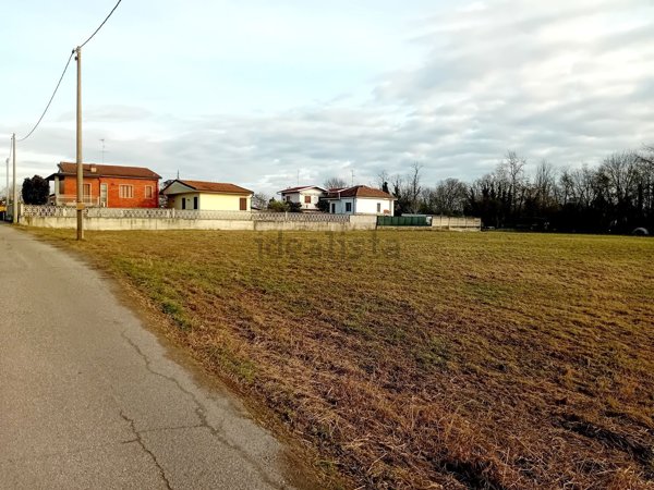 terreno edificabile in vendita a Vigevano in zona Buccella