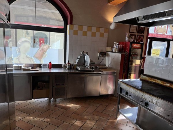 locale di sgombero in vendita a Vigevano