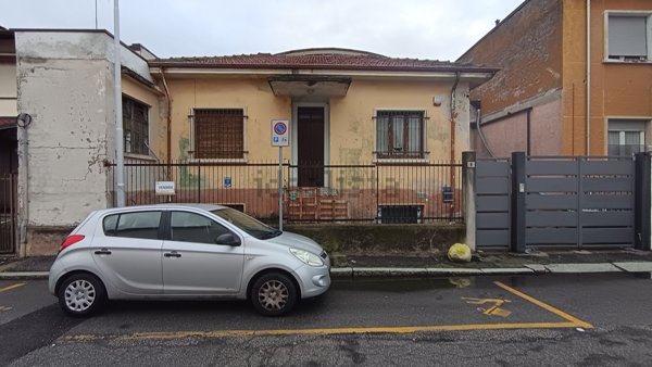casa indipendente in vendita a Vigevano