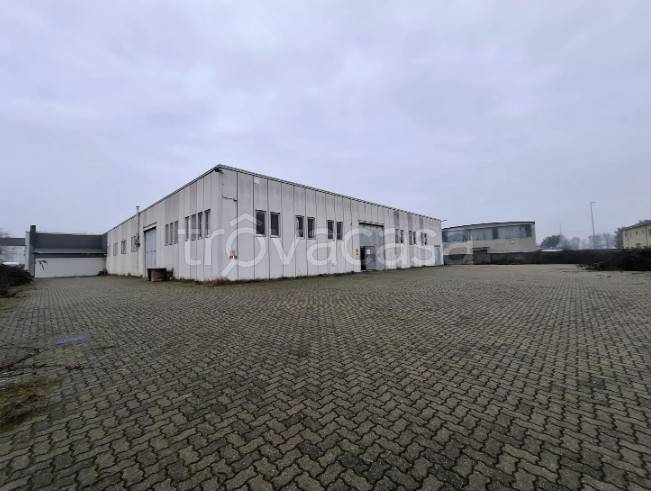 locale commerciale in vendita a Vigevano