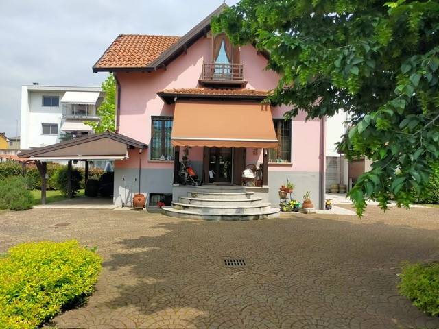 casa indipendente in vendita a Vigevano